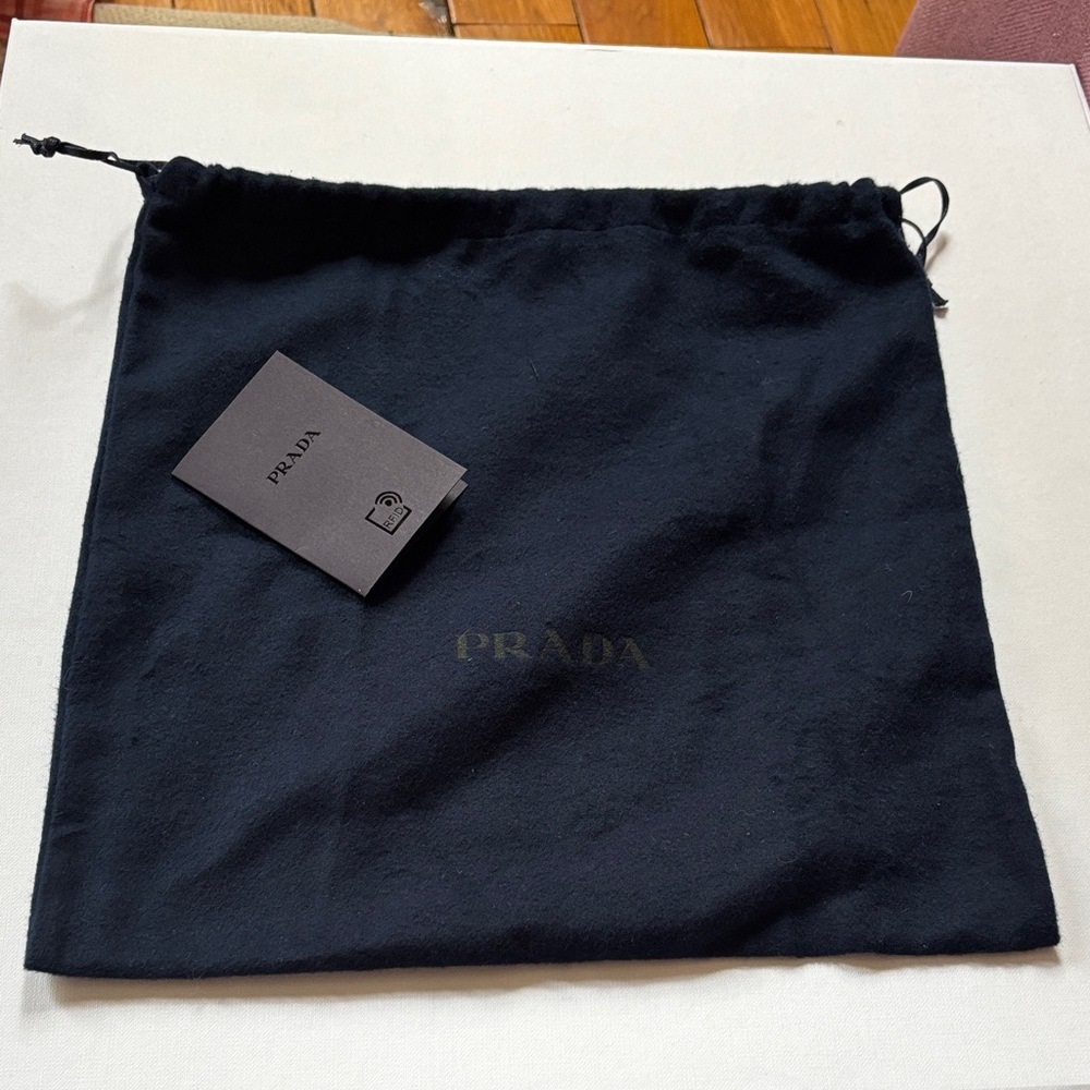 ♥️NEW Prada Navy   DustBag